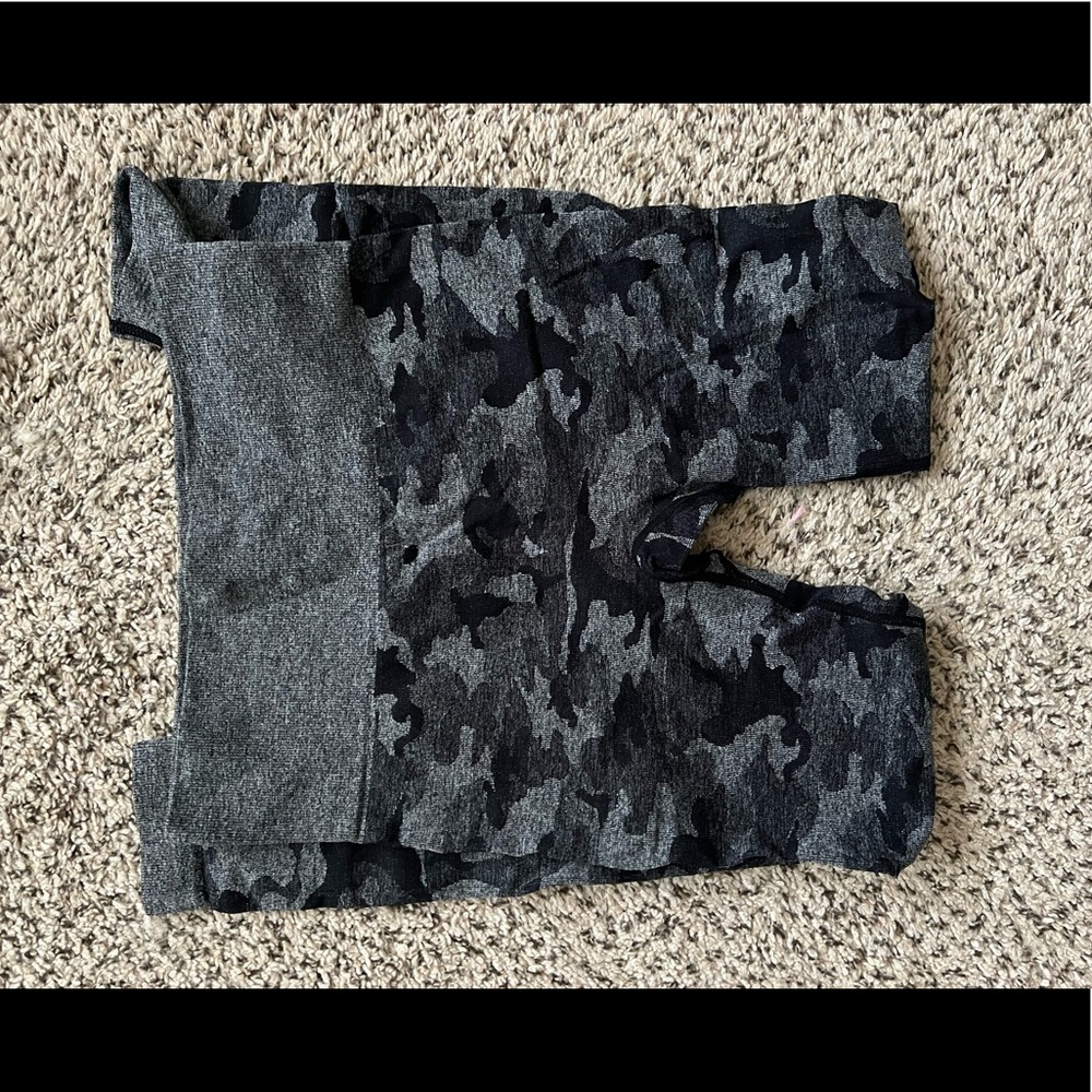 Seamless camo leggings